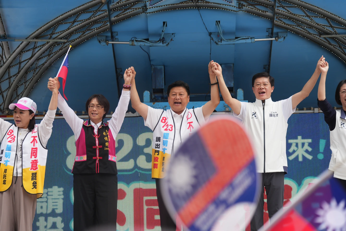 國民黨團總召傅崐萁站台826罷免投票的藍委羅明才。陳卓邦攝