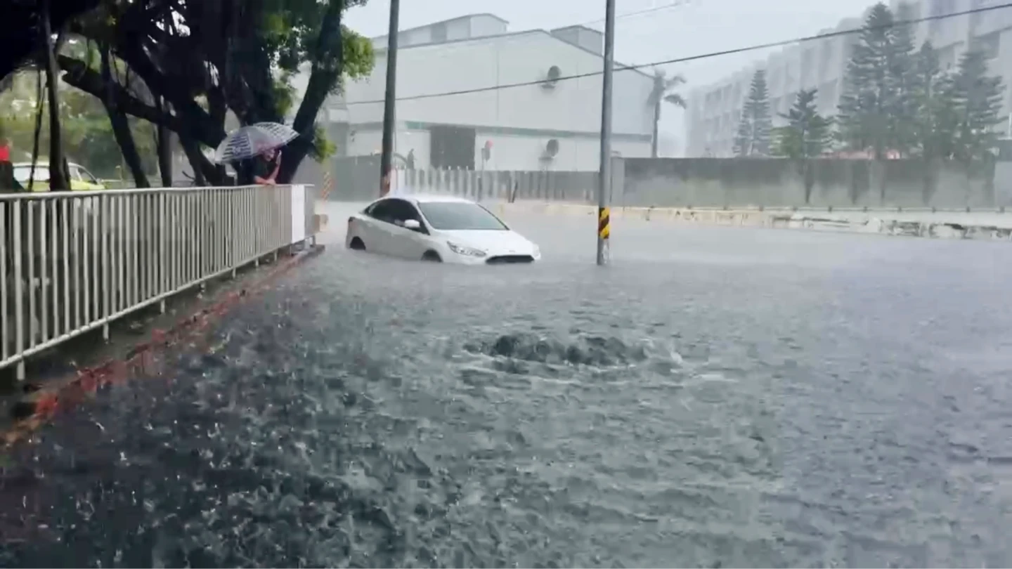 永康蔦松里傳出淹水災情。民眾提供