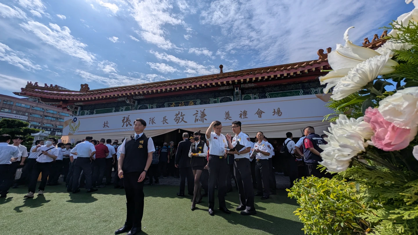 新北市新店廣興橋溺水意外不幸殉職的勇消張敬謙,今天上午舉辦公祭。林志青攝