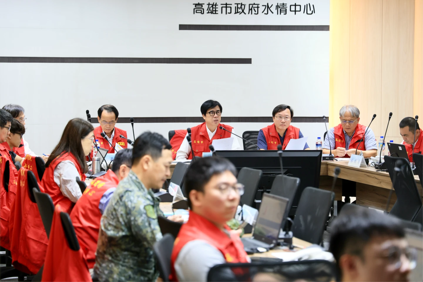 高雄市長陳其邁今天上午與中央災害應變中心視訊連線,向行政院長卓榮泰提出七大協助請求。讀者提供