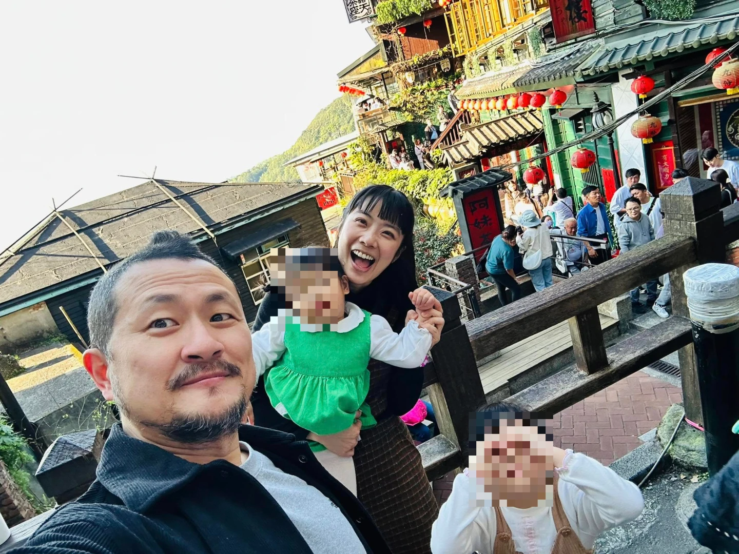 九把刀全家福同遊九份。翻攝自九把刀臉書