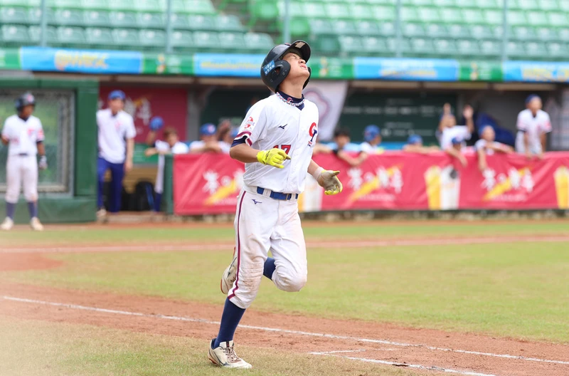 U12世界盃棒球賽季軍戰,台灣與韓國3日在台南亞太國際棒球訓練中心交手,6局下台灣隊最後一個打席李秉容遭接殺出局後,仰頭吶喊。終場以0比2不敵韓國、排名第4,韓國隊奪下季軍。中央社