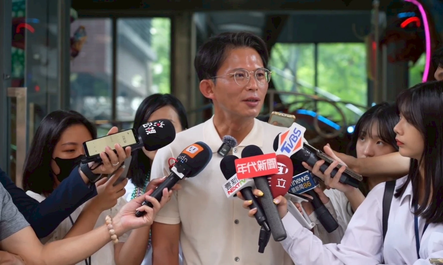 民眾黨主席黃國昌接受媒體聯訪。民眾黨提供