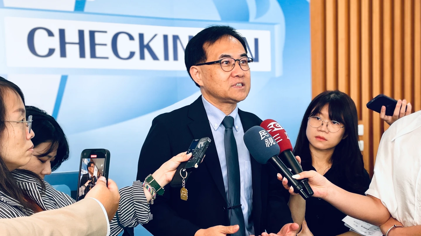 台灣基層糖尿病學會理事長陳宏麟(中)說,SGLT2抑制劑因用藥條件嚴苛,學會預計爭取放寬。賴昀岫攝