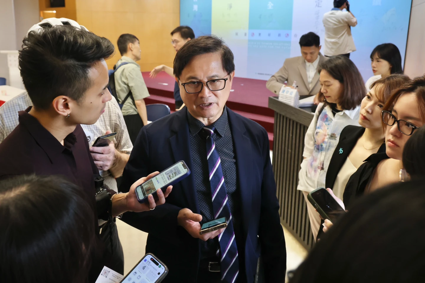 童子賢認為現在不是討論內閣改組的適當時機。林林攝