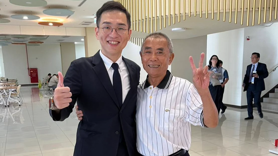 高雄區漁會今召開臨時理事會,楊孟凡(左一)當選高雄區漁會總幹事。讀者提供