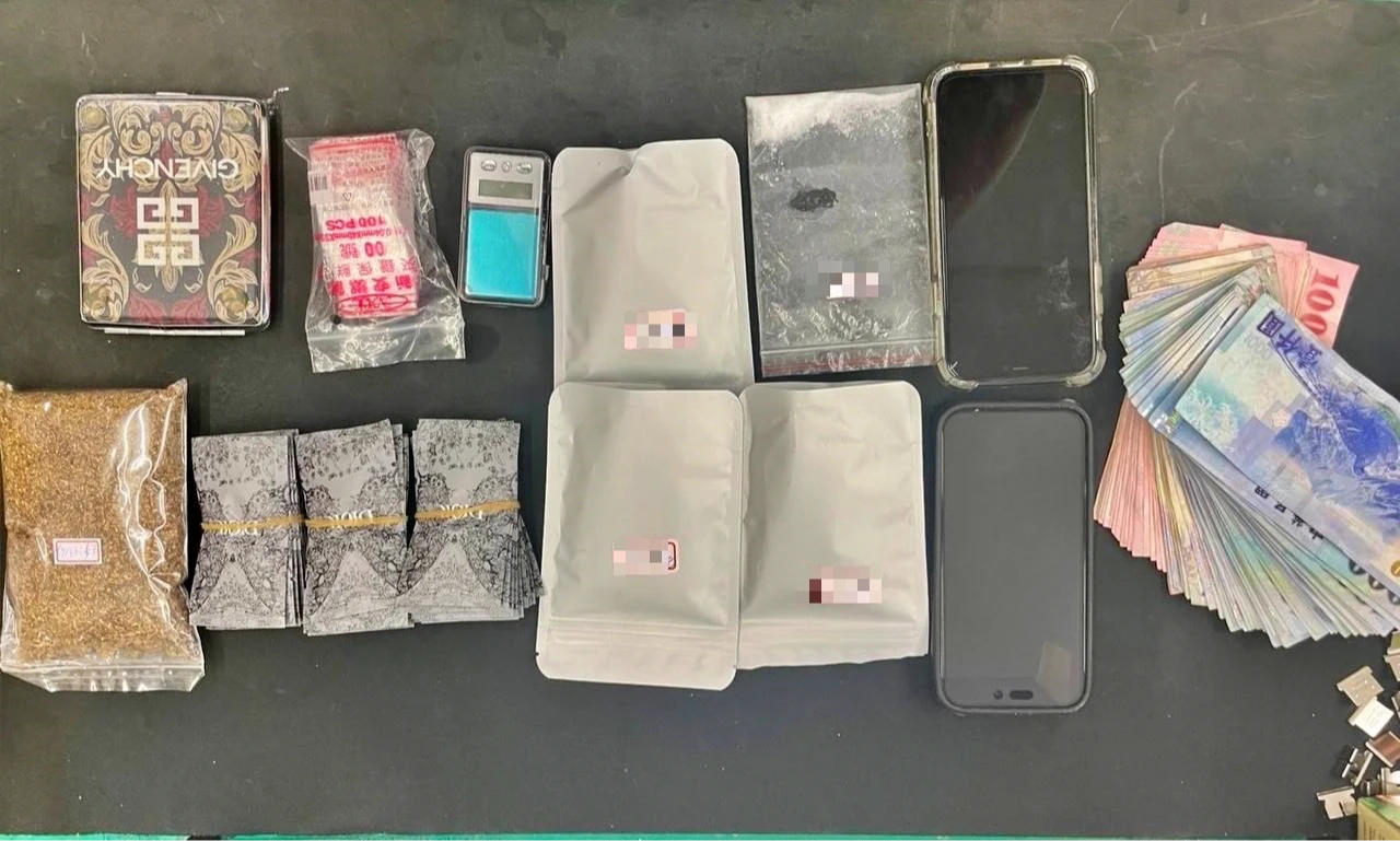 警方起出毒品、贓款。警方提供