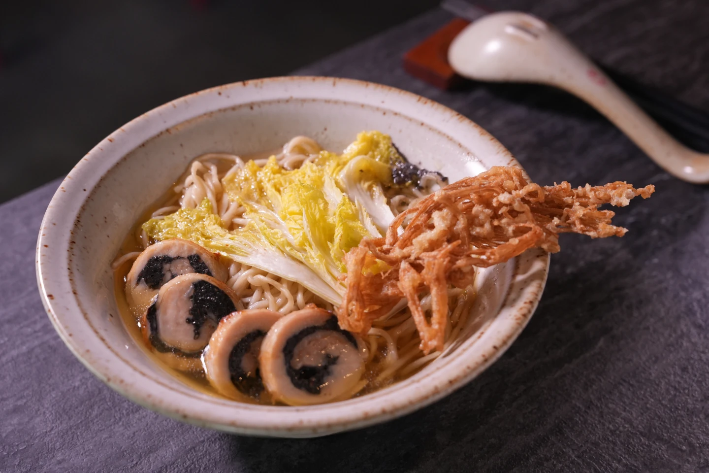 松露奶油雞湯拉麵 320元。陳卓邦攝