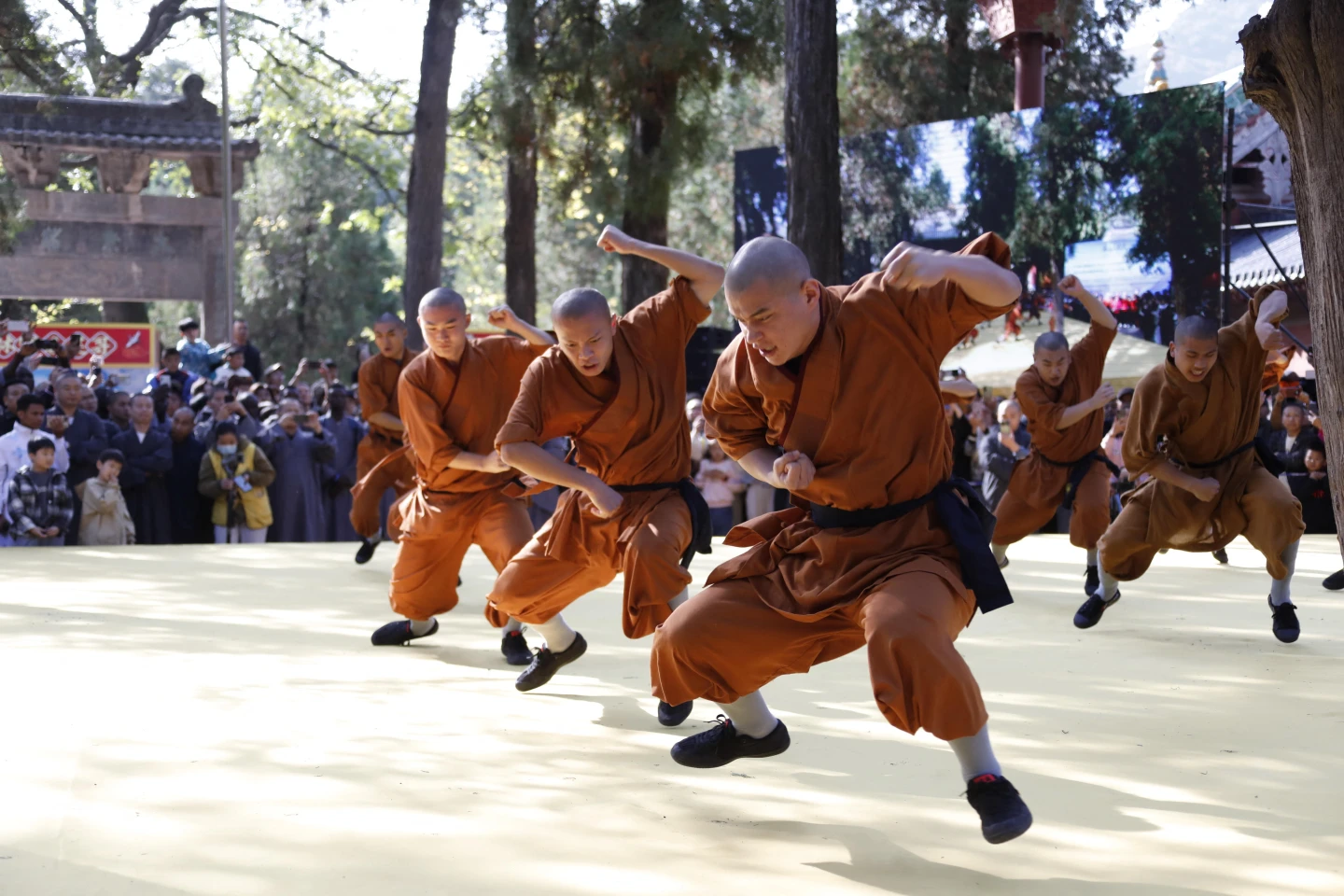 「少林武功蓋天下」曾是河南嵩山少林寺遊客重要看點,但新方丈釋印樂7月29日上任後已下令停止商業演出。法新社資料照