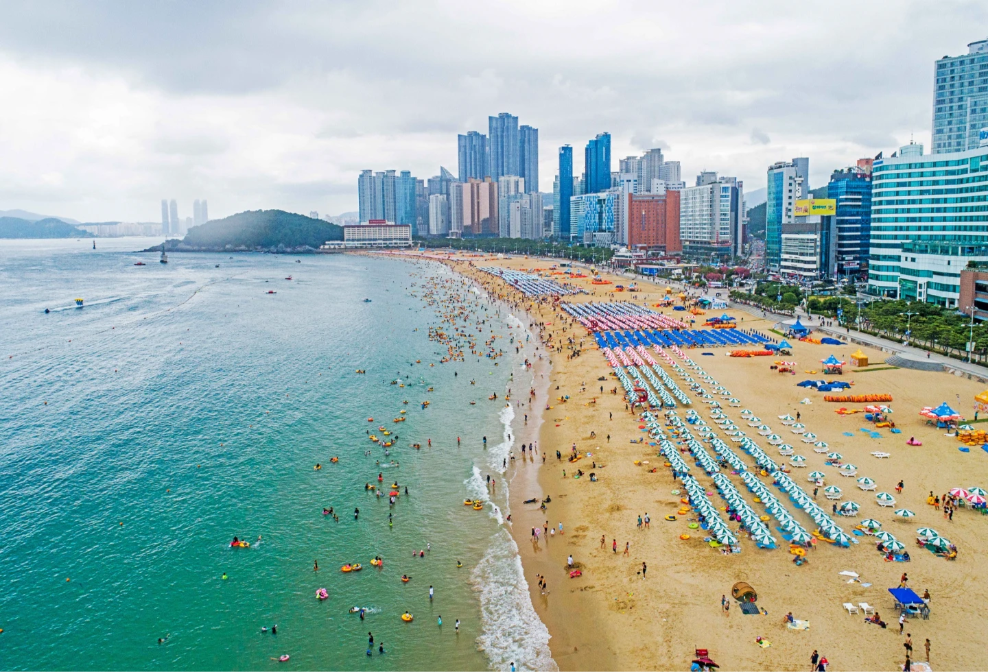 釜山有「國際港都」的美譽,著名的「海雲台海水浴場」便是遊客夏日渡假勝地之一。韓國觀光公社提供