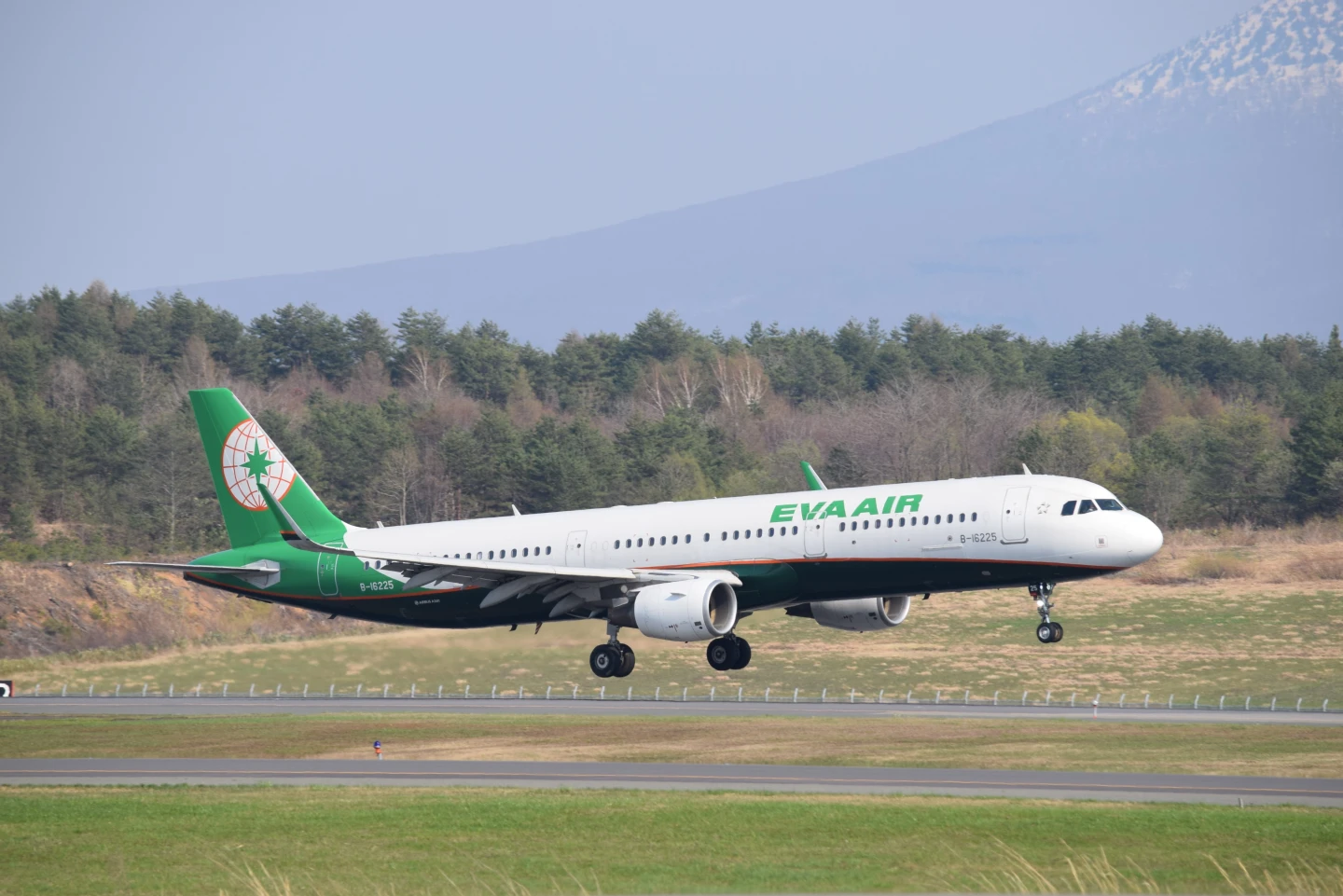 長榮航空桃園-釜山航線以空中巴士A321-200機型飛航。業者提供