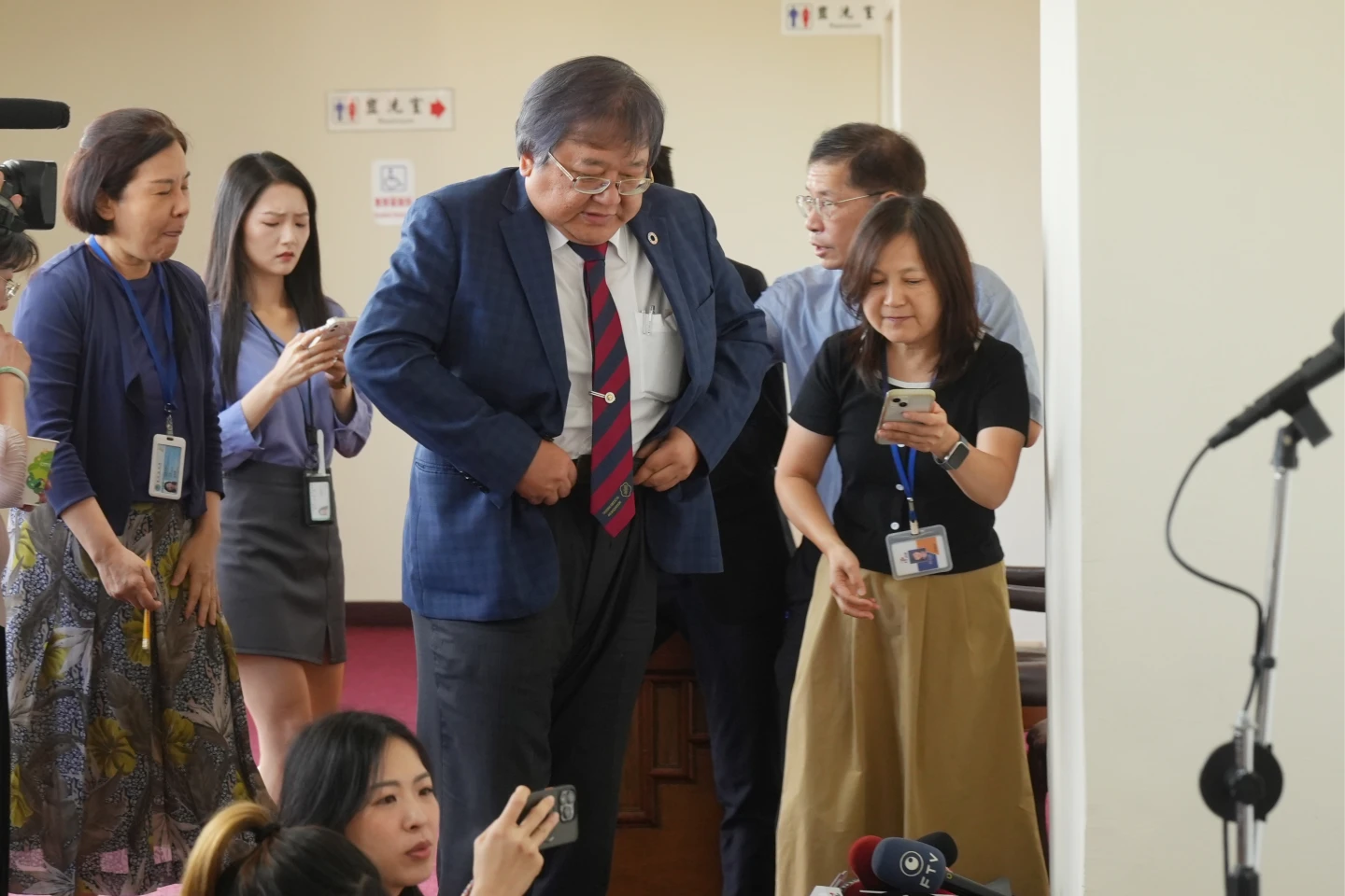 邱泰源說,是否參酌歐洲做法,會在考慮安全、隱私、技術的情況下,會在1個月內與司法院法務部、內政部警政署等單位開會研商修法。李柏毅攝