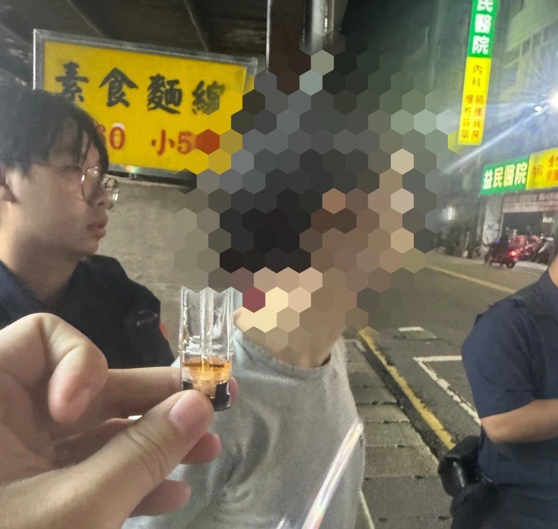 警方帶回兩男返所查辦。翻攝畫面