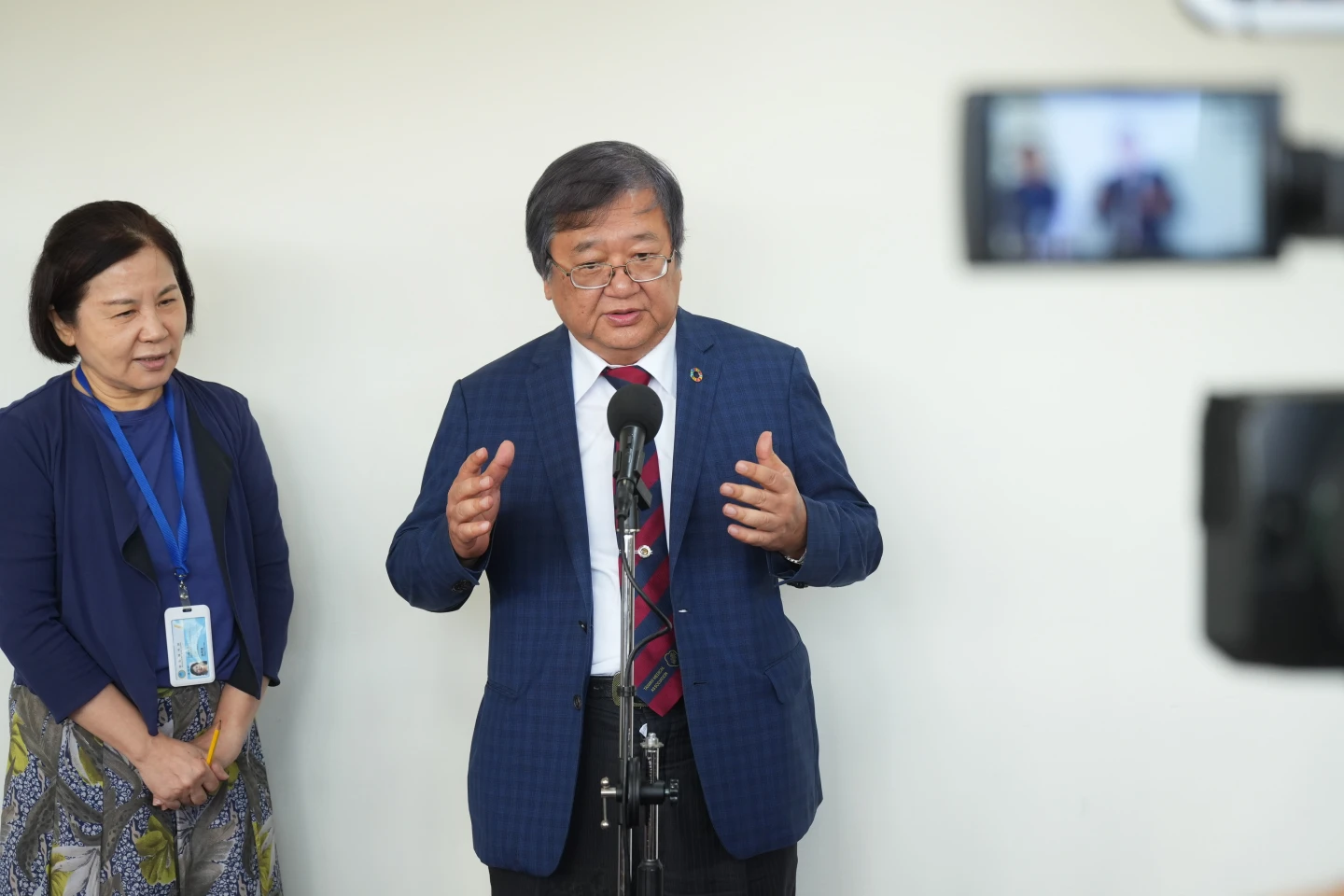 衛福部保護服務司長張秀鴛(左)說,如要實施電子監控,應該做危險分級、分流管理,整體網絡需要再進一步討論。李柏毅攝