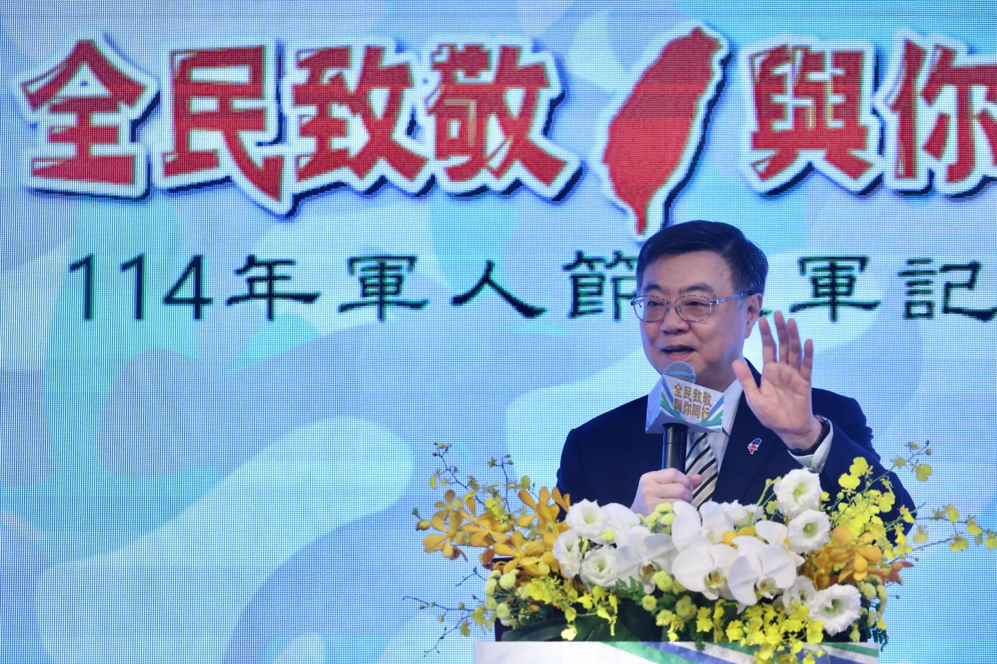 卓榮泰感謝國軍官兵站第一線保護國人。林林攝
