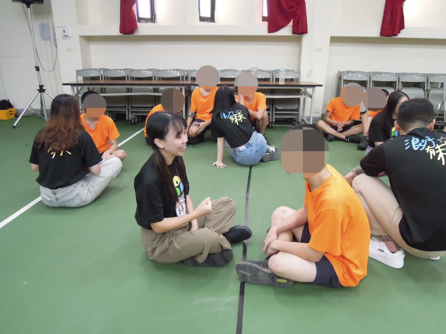 透過分組討論,少年不再武裝自己。林志青攝