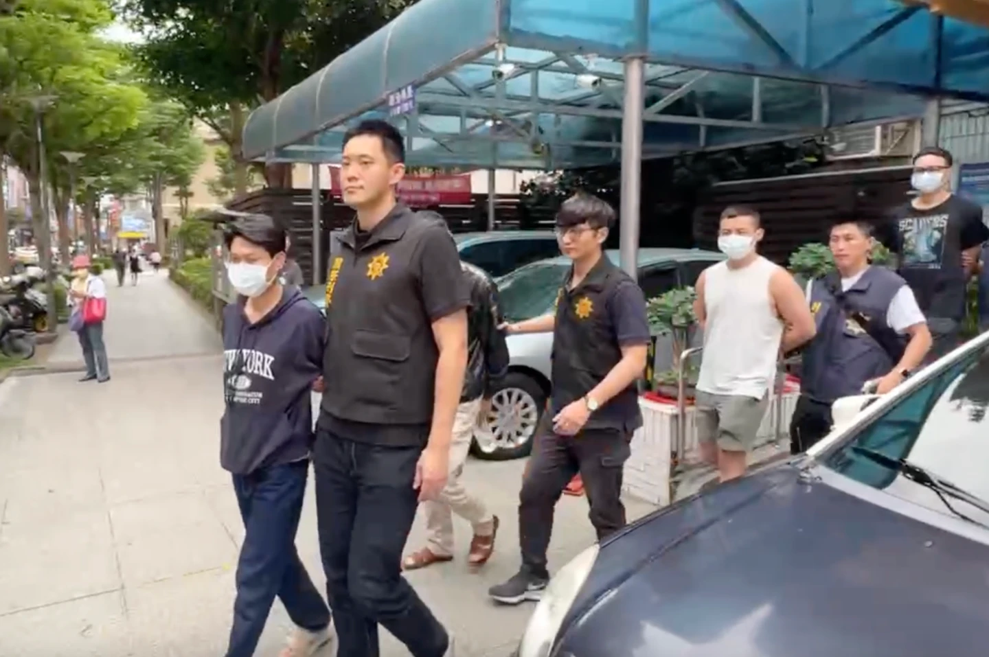刑事局逮捕吳姓主嫌等共9人,依詐欺、組織等罪嫌移送新北地檢署偵辦。翻攝畫面