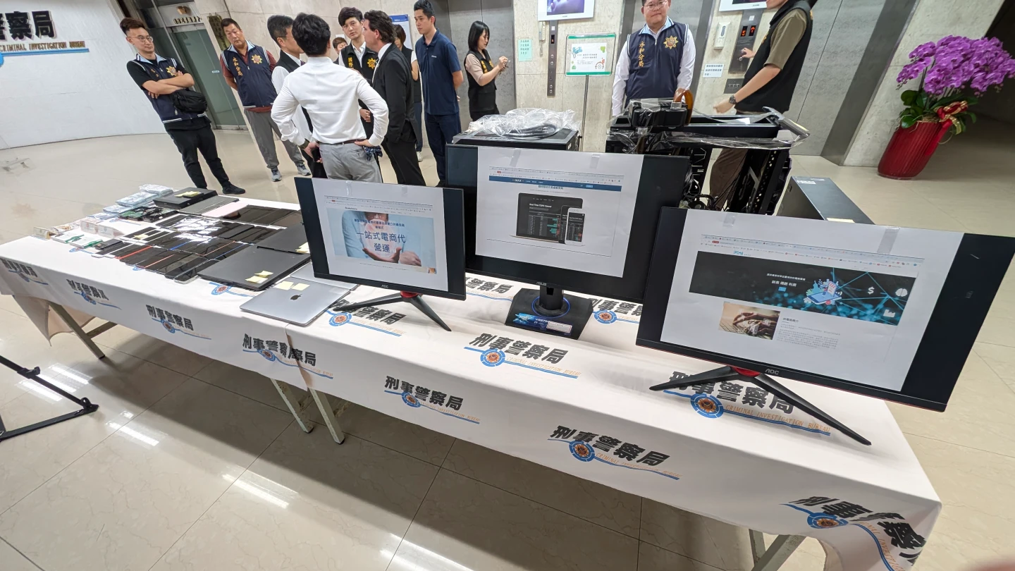 刑事局查扣相關贓證物。林志青攝