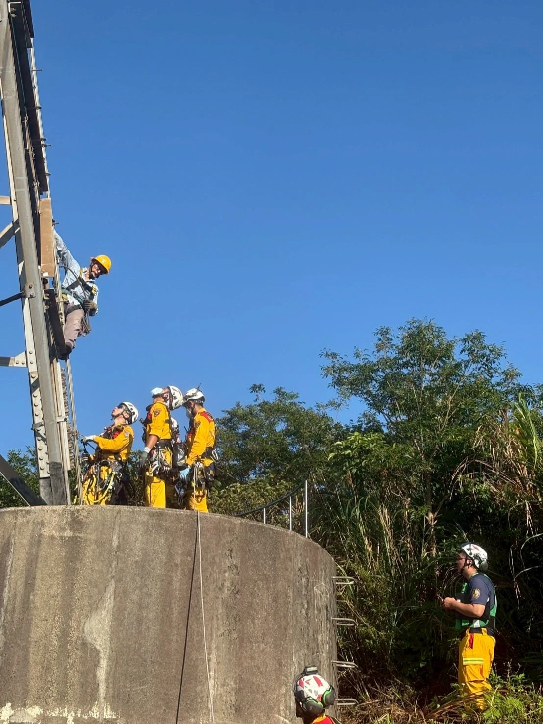 台電與警消確認後正式出發。翻攝自桃園特搜義消第一分隊臉書