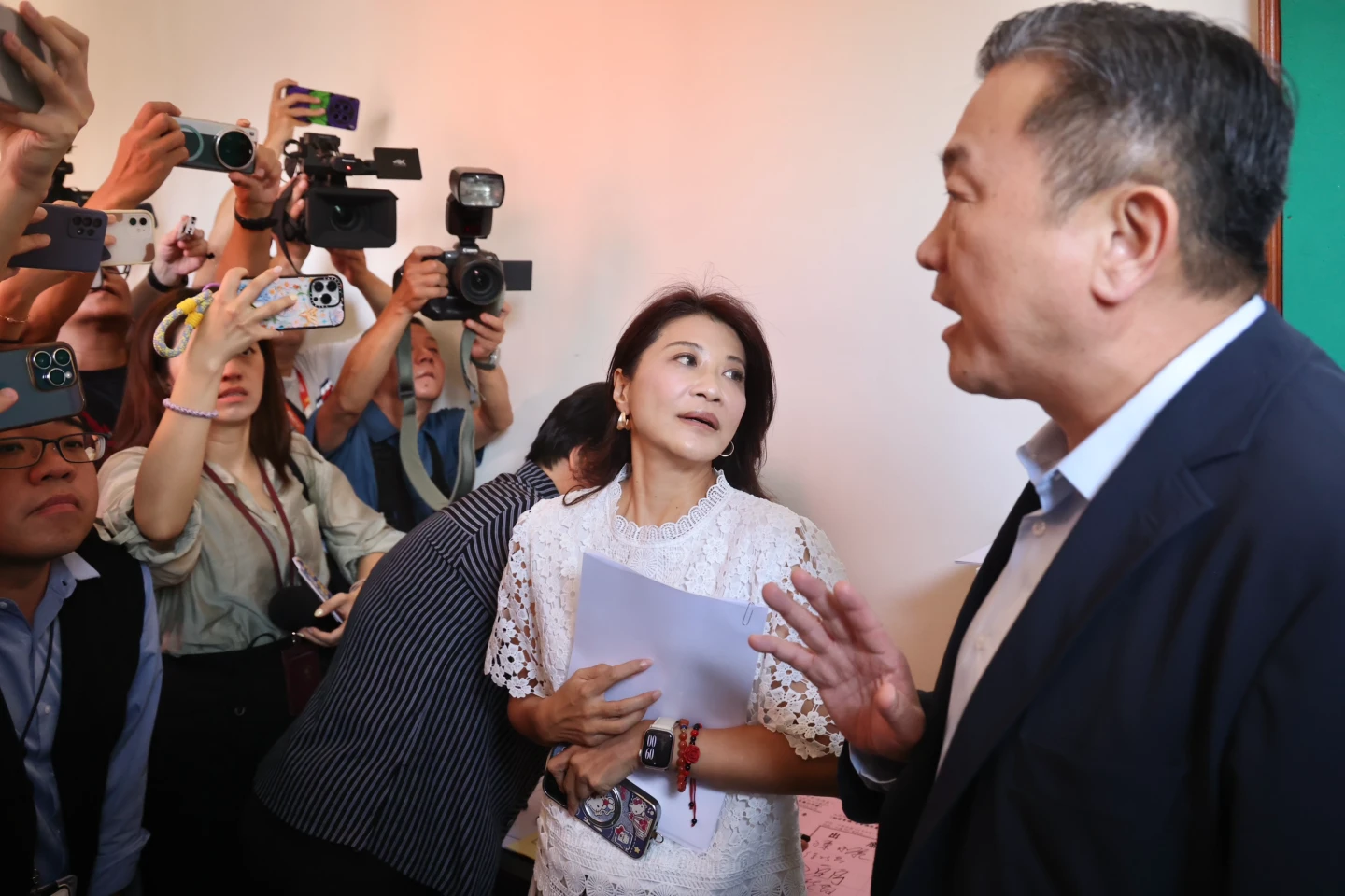 王定宇、林楚茵受訪,徐巧芯隔著媒體狂噴。蘇柏銓攝