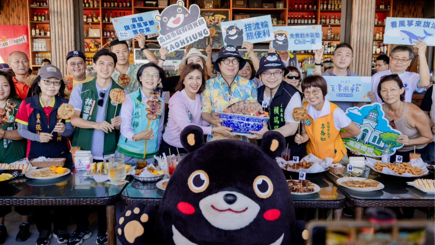 高雄市長陳其邁化身海灘型男,出席風箏節活動,推薦大碗冰等在地美食及好玩景點。觀光局提供