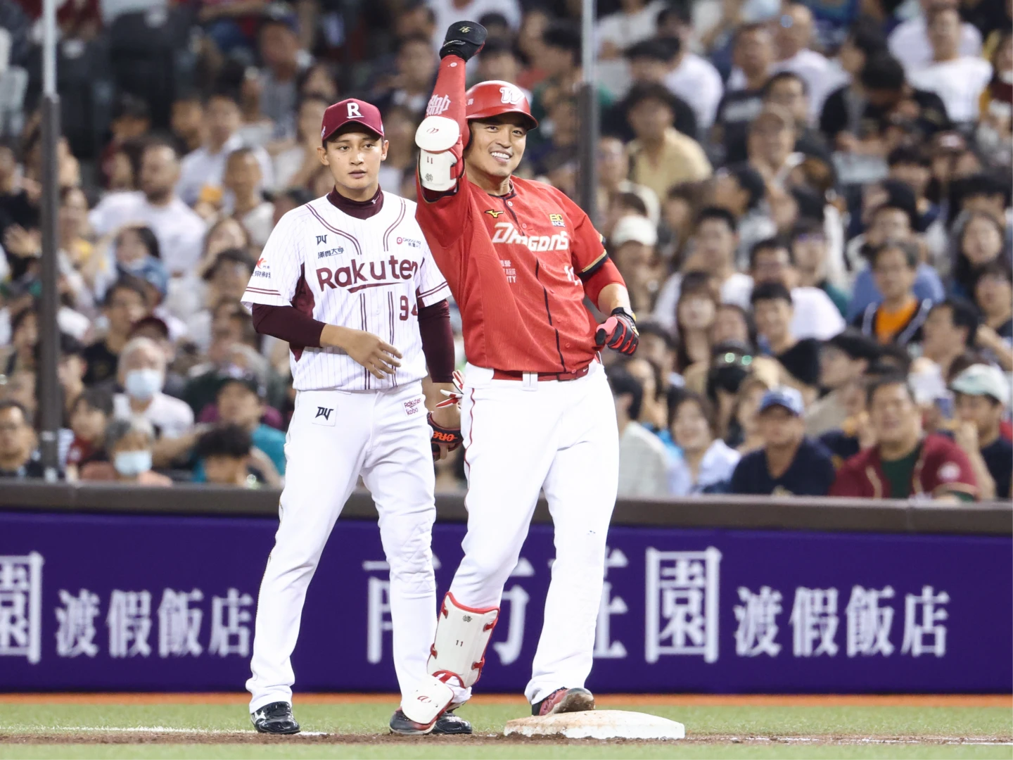 味全龍朱育賢(右)貢獻雙安、3打點。味全龍提供