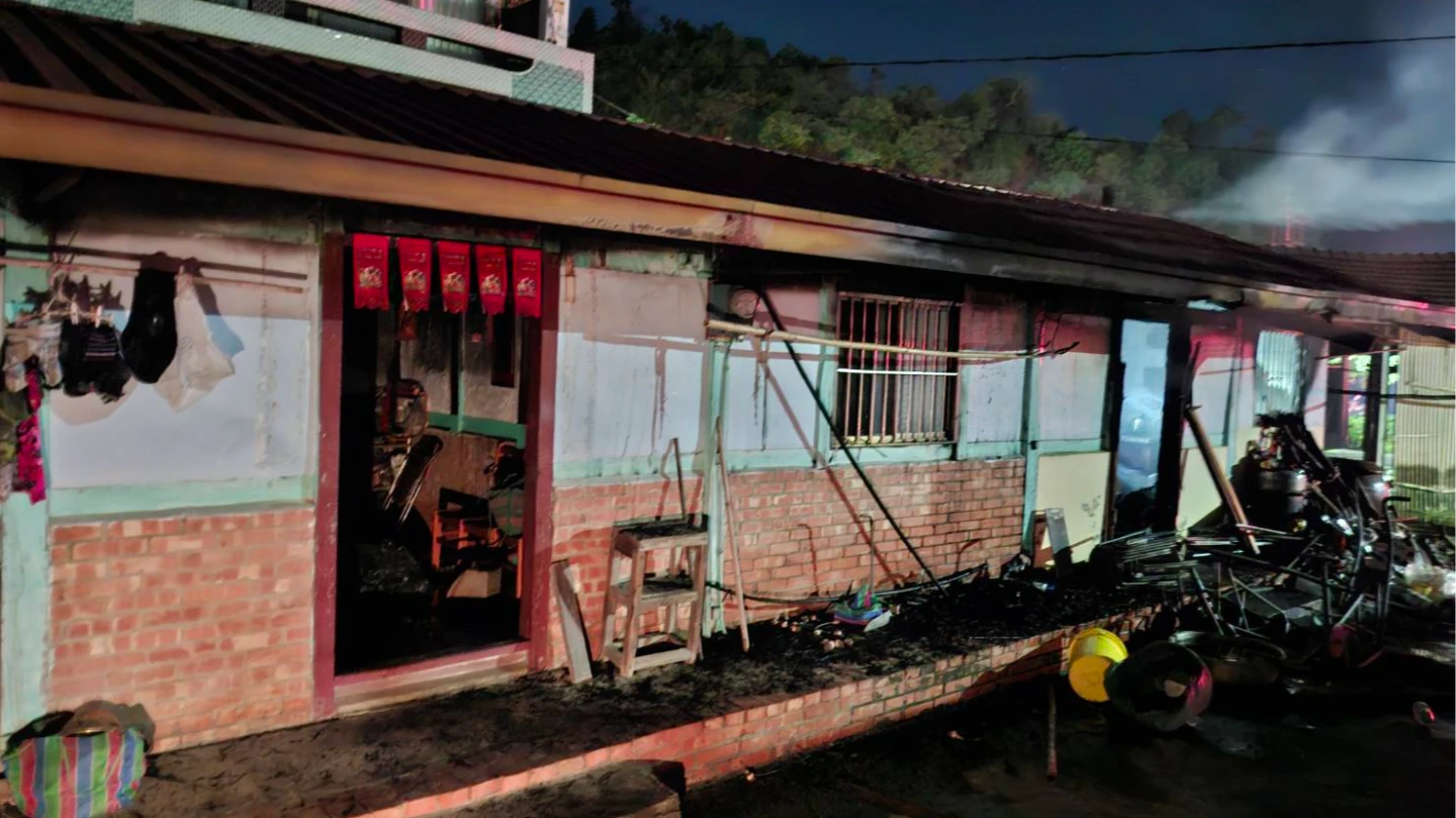 台南市東山區某間1樓磚造民宅,今天凌晨3時1分許獲報發生火警。讀者提供