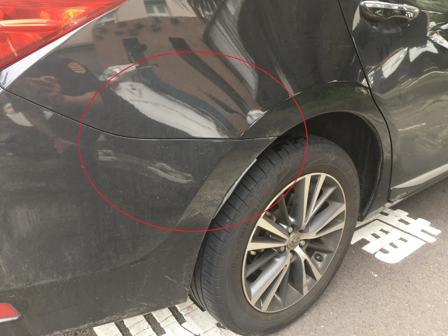 林姓男子車輛出現肇事車損痕跡,成為關鍵鐵證。民眾提供