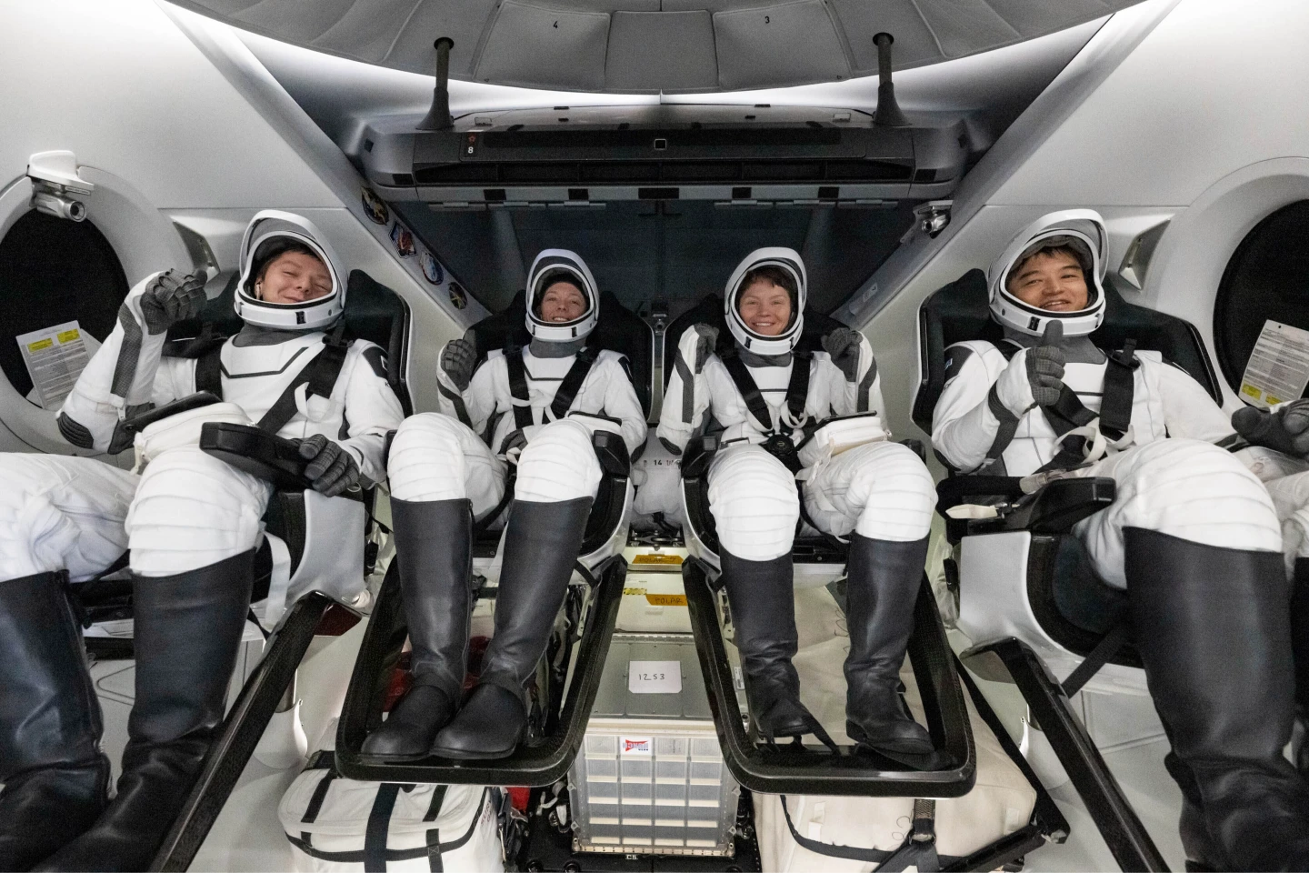 從左至右依序為:俄羅斯籍太空人培斯科夫、NASA太空人艾耶斯、麥克林和日本宇宙航空研究開發機構的大西卓哉。美聯社