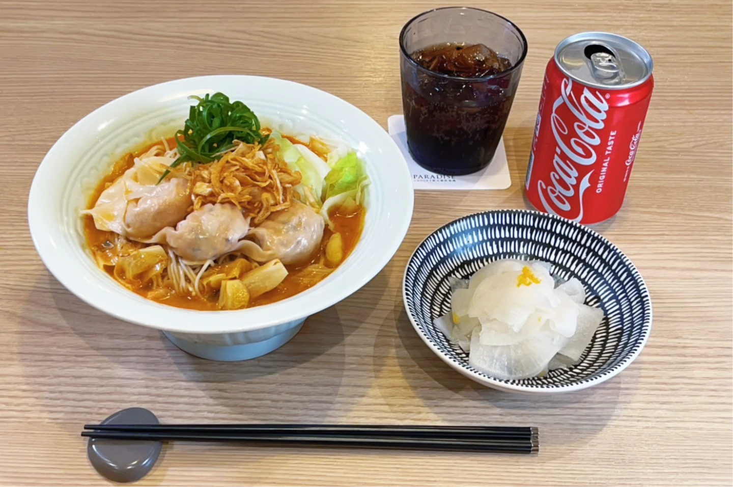 平日下午2點30分至4點30分還還推出「超值下午茶套餐」198元。樂蝦拉麵提供