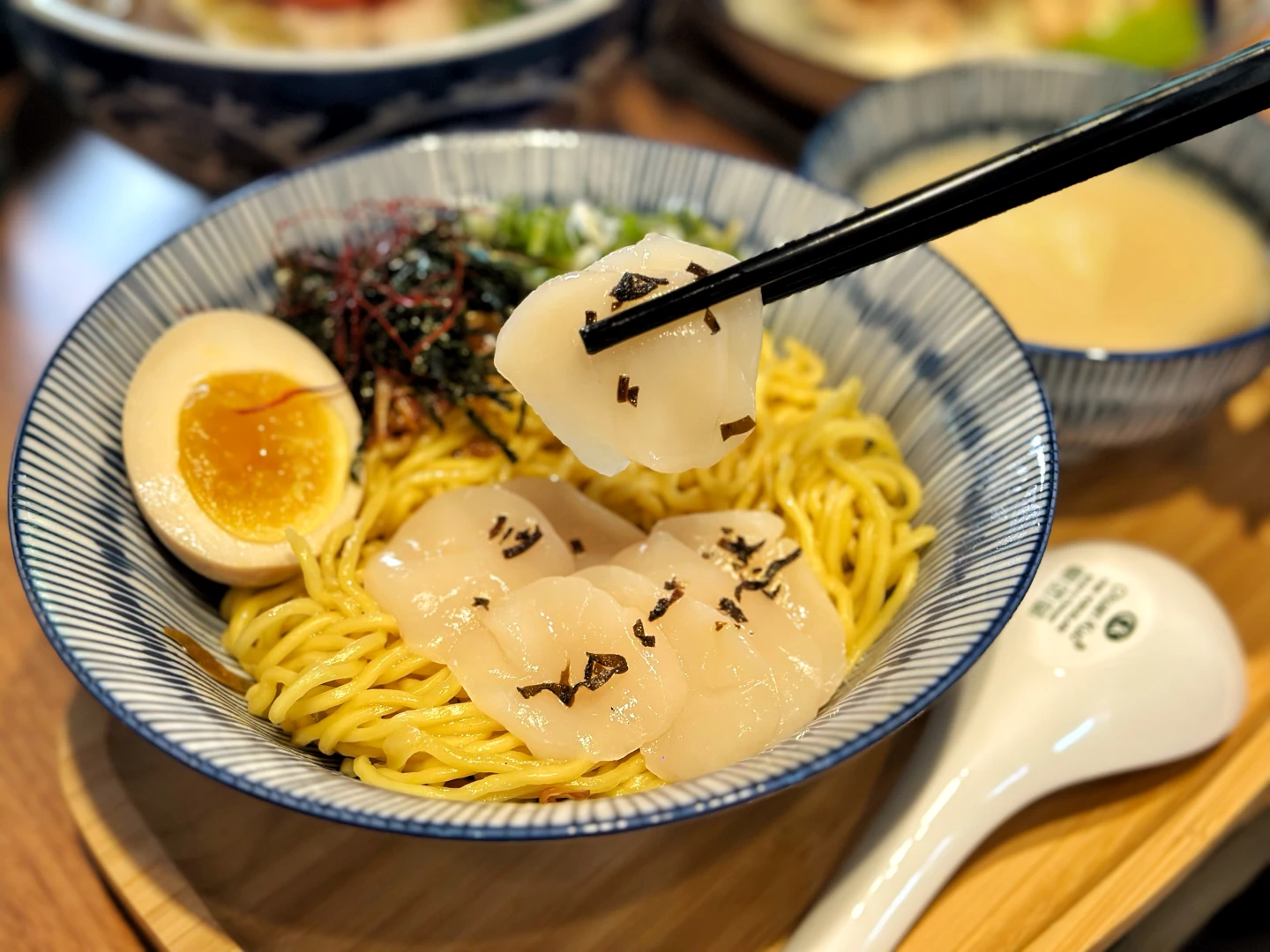 北海道生食級大干貝撈麵(附魚湯)330元。劉沛妘攝