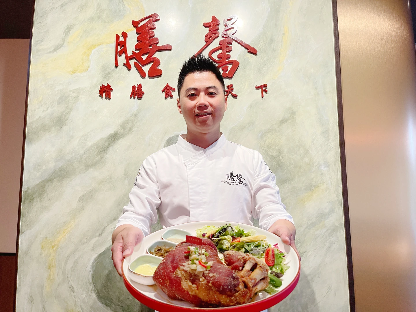 「膳馨」負責人兼主廚鄭乃綱,以精湛的台菜技藝征服饕客味蕾,更承載對在地文化的深厚情感。王煌忠攝