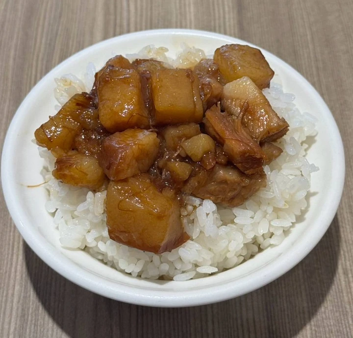 禾日香的招牌飯廣受饕客喜愛。翻攝自必比登官網