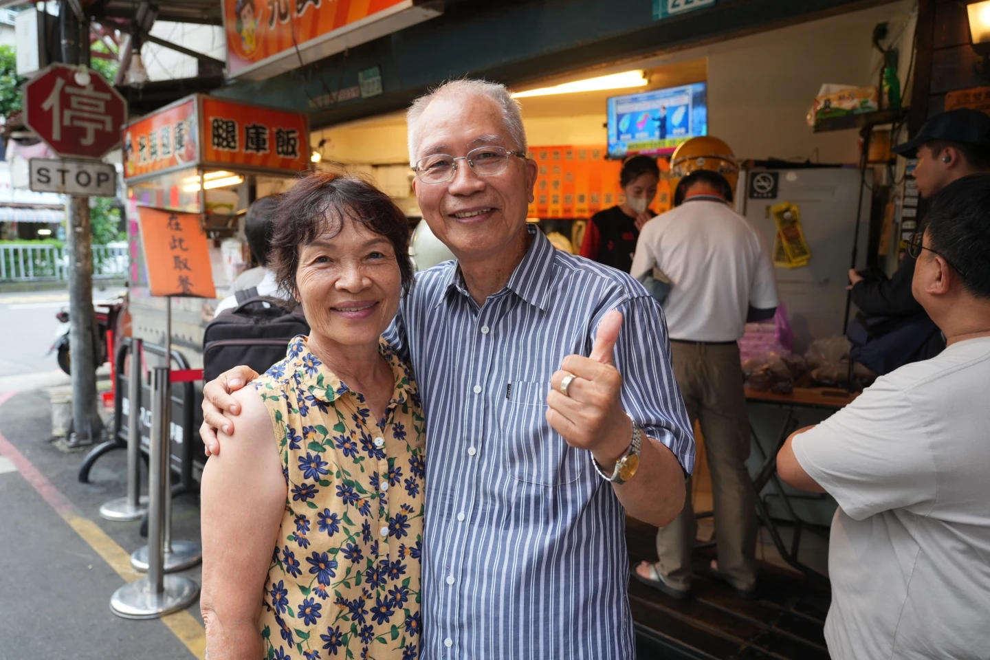 白姓夫妻慕名而來,「兒子說他們得必比登,叫我們趕快來買」。李柏毅攝