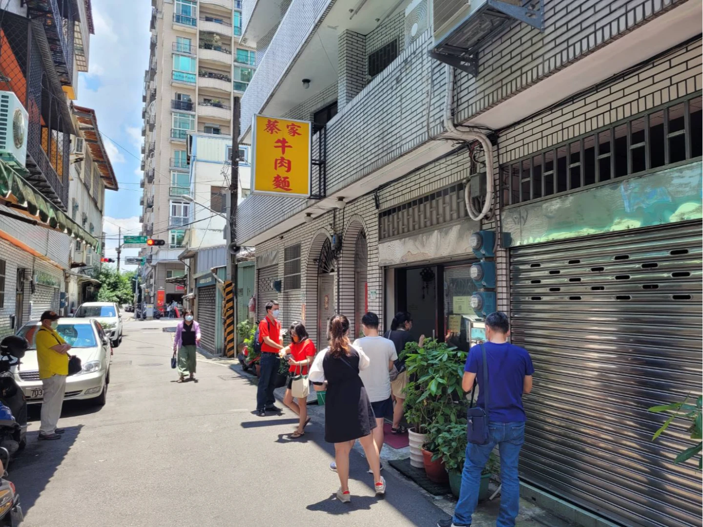 每天開店僅兩個半小時,一開店便有民眾排隊。民眾提供
