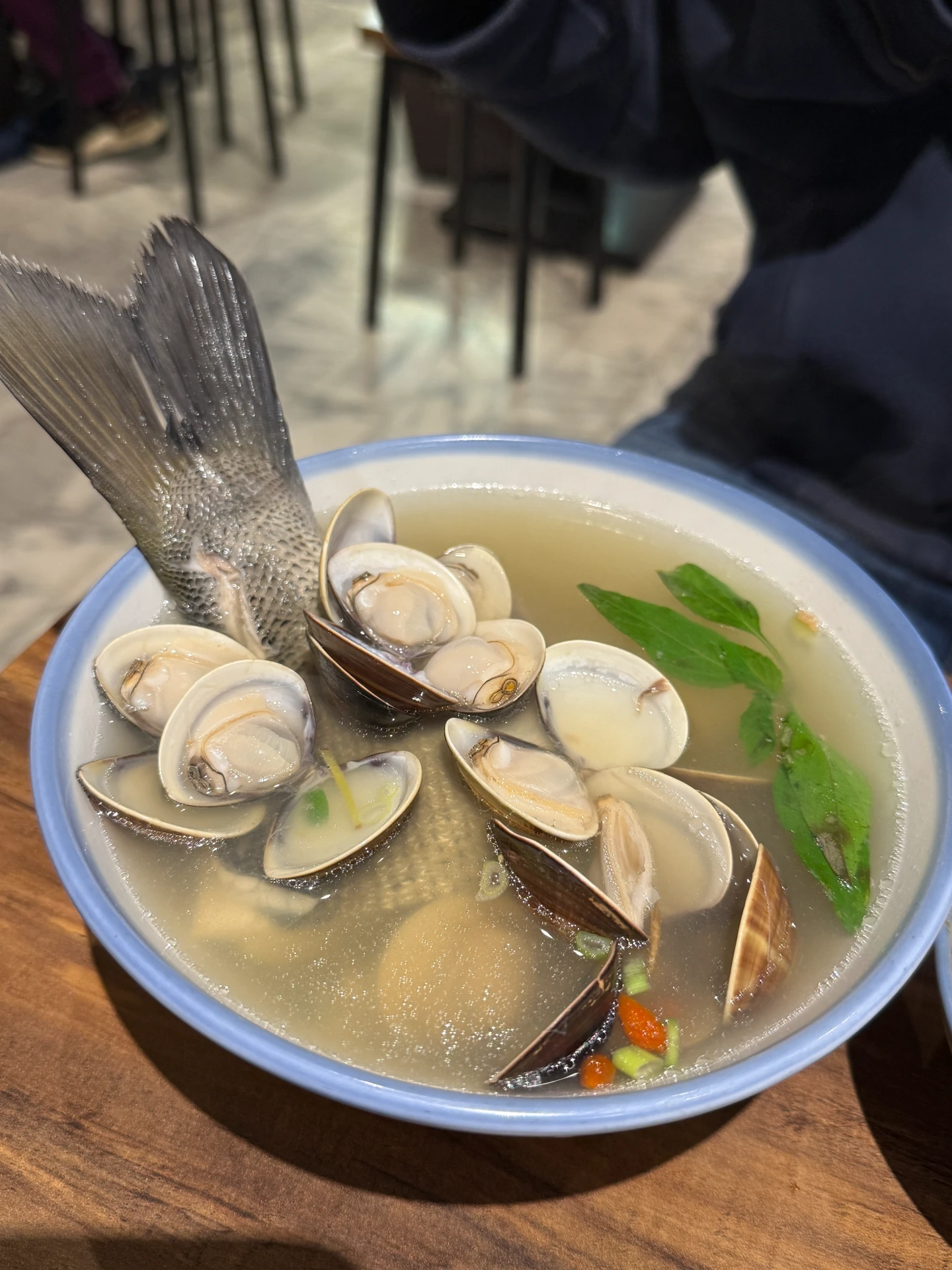 超人鱸魚湯的魚可依照喜好選擇部位。讀者提供