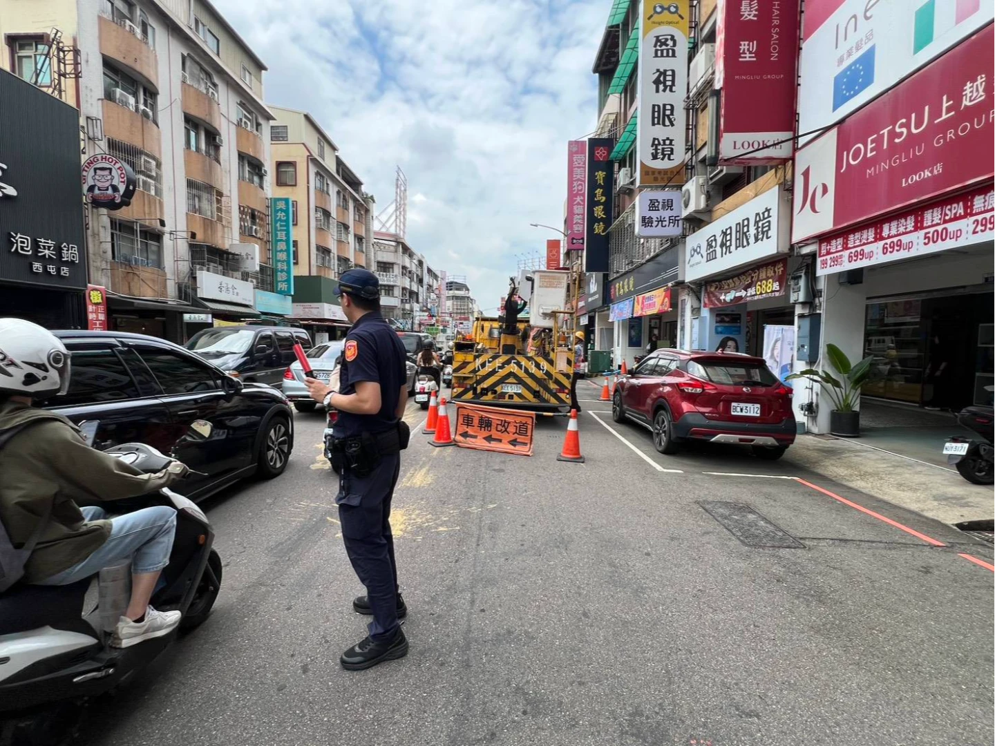 台中西屯區3處路口因號誌故障影響交通,警方到場疏導。警方提供