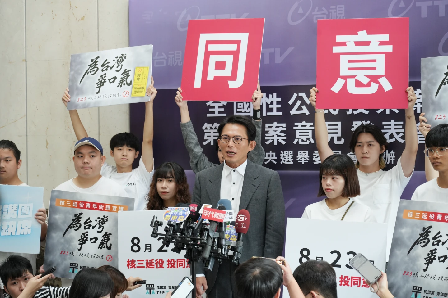 黃國昌於辯論會後接受媒體聯訪。葉志明攝