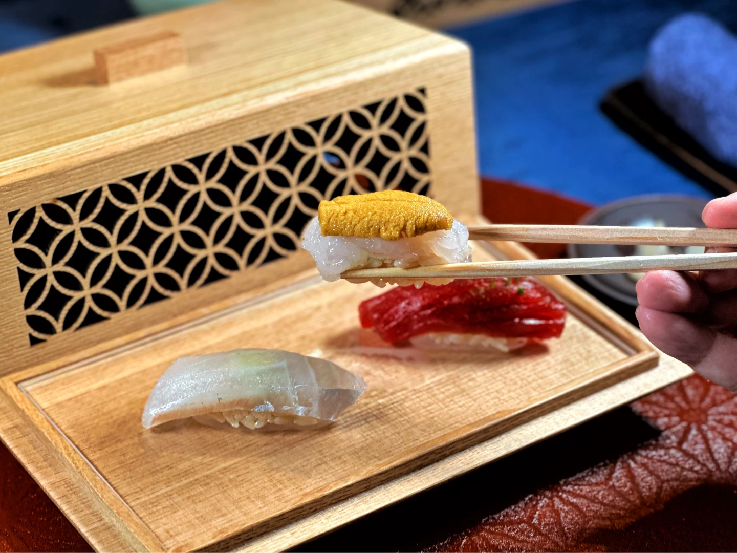 金目鯛昆布漬、日本白蝦與海膽、醬油漬赤身。劉沛妘攝