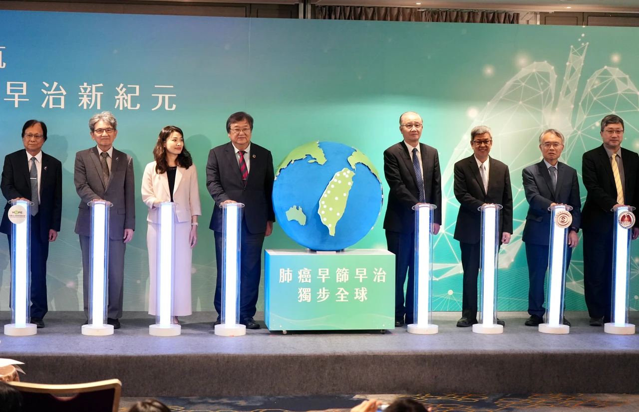 癌症希望基金會今天舉行「健康台灣 全球領航──精準啟動肺癌早篩早治新紀元」記者會。梁建裕攝