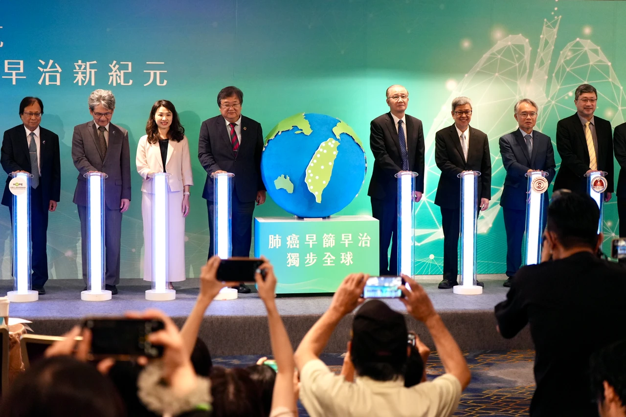 肺癌專家齊聚,呼籲肺癌早期篩檢、精準診斷、早期治療無縫接軌。梁建裕攝