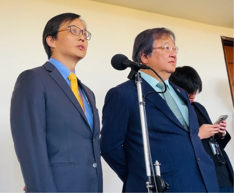 姜至剛(左)直言,絕對不允許,同仁們在任何的公文書處理違規的行為。賴昀岫攝
