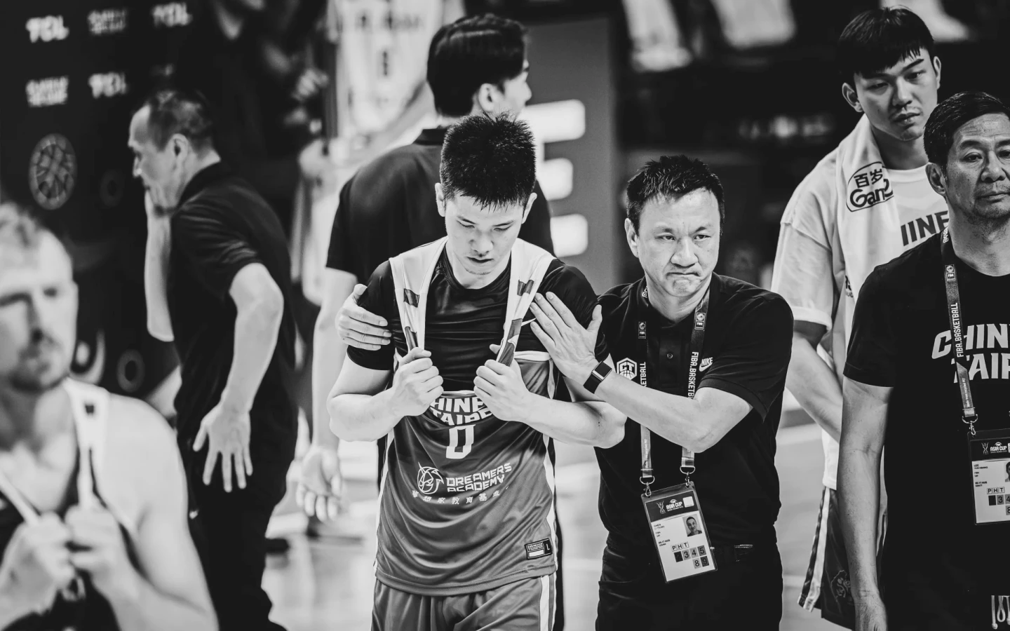 FIBA亞洲盃官網釋出數張中華隊敗北的「黑白照」。翻攝FIBA官網