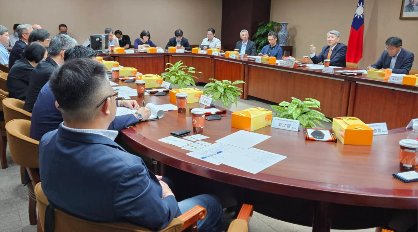 經濟部長郭智輝昨天與半導體相關供應鏈進行座談。經濟部提供