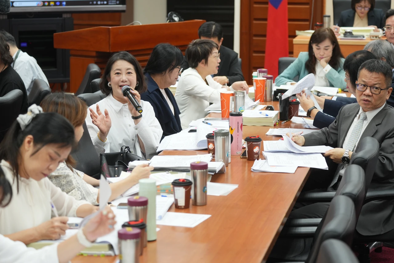 立法院教育及文化委員會今天審查「青年基本法」草案。李柏毅攝