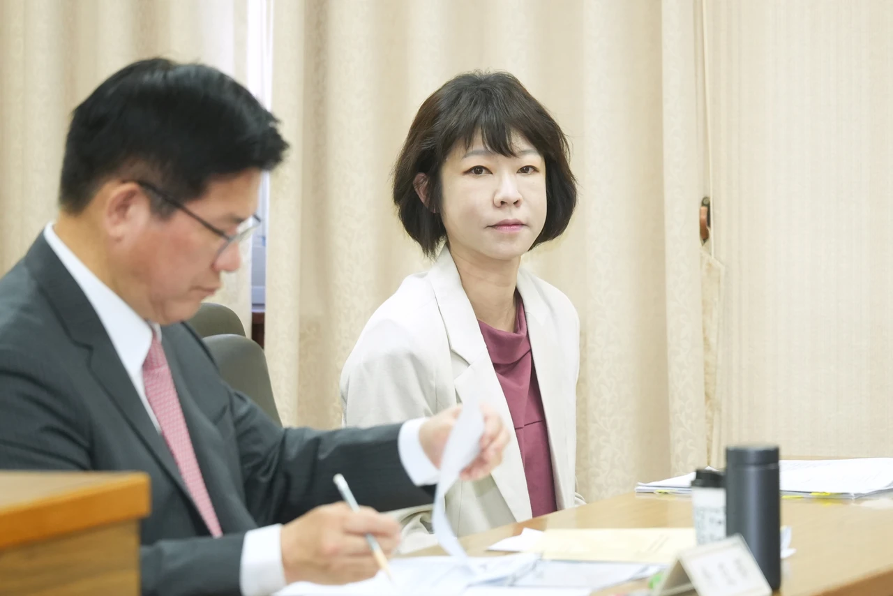 顏慧欣剛離世「被楊珍妮秘書踢出群組」　藍委公開截圖：要切割什麼？