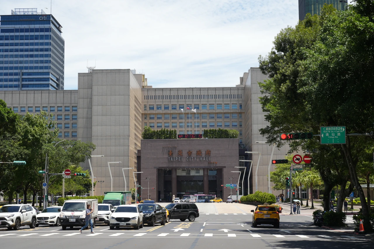 台北市衛生局近期公告,2名醫師因違反《醫師法》被送懲戒的結果。圖為台北市政府外觀,梁建裕攝