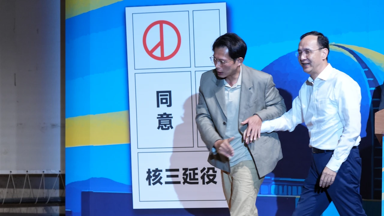 黃國昌、朱立倫頻繁為了反罷、公投案合體。葉志明攝