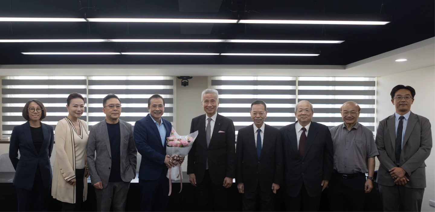 圖左至右為王雅萱董事、黃寶慧董事、吳振隆副董事長、張榮華董事長、王光祥會長、李金龍獨立董事、黃顯華董事、吳欽智獨立董事、巫恒翔獨立董事。公司提供