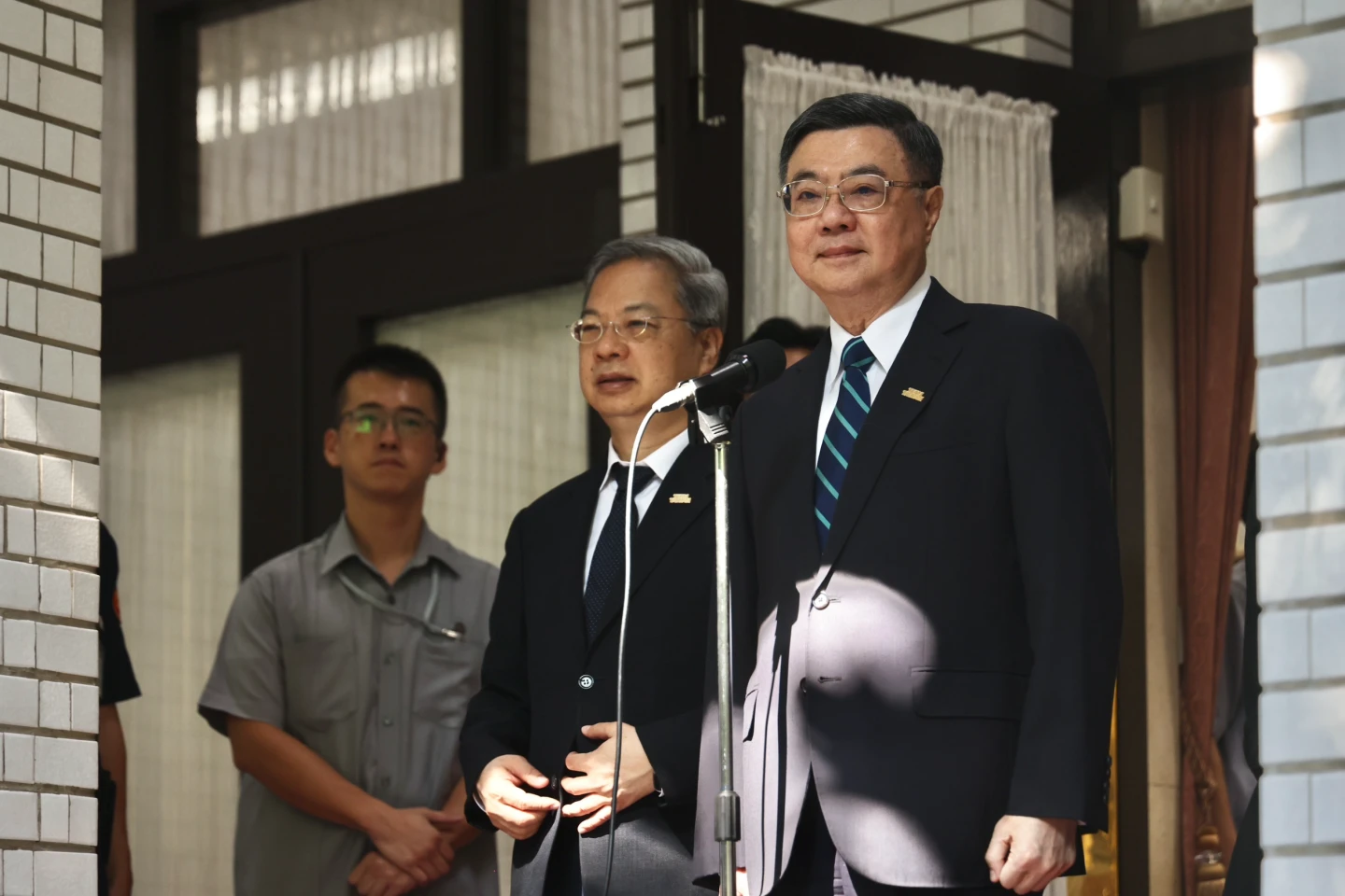 卓榮泰院會前接受媒體聯訪。林林攝